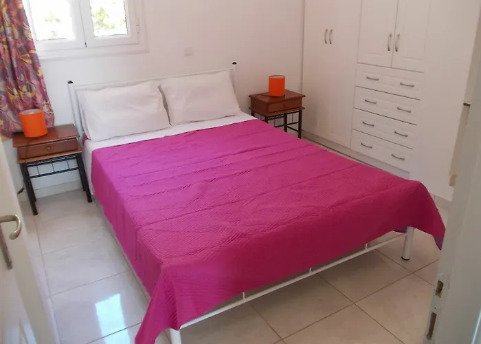 Sarakinos Apartament *