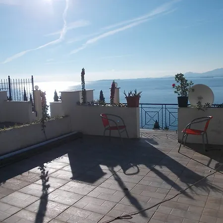 شقة Sarakinos برباتي