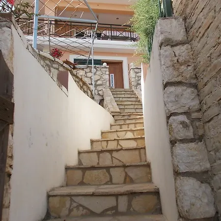 Sarakinos Apartment Barbati